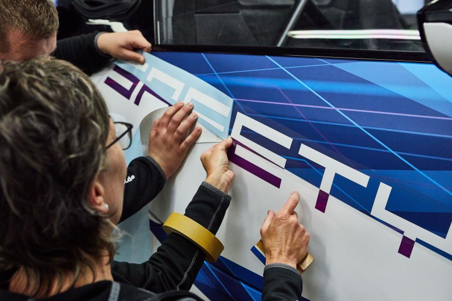 Детали создания BMW i8 Roadster Formula E Safety Car (I15) 2019 года  (фото 24 из 58)